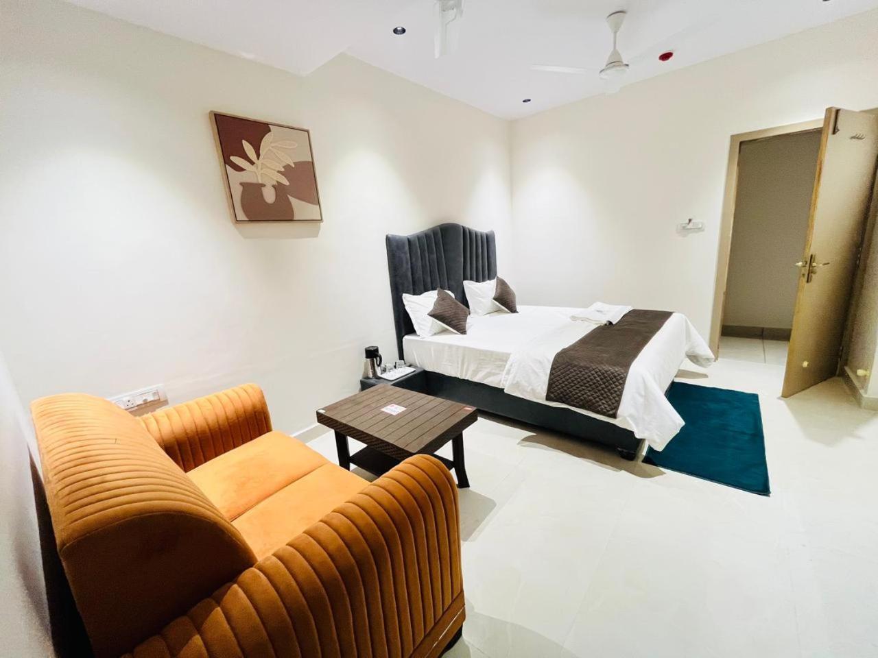 Hotel Royal Sky Morbi Экстерьер фото